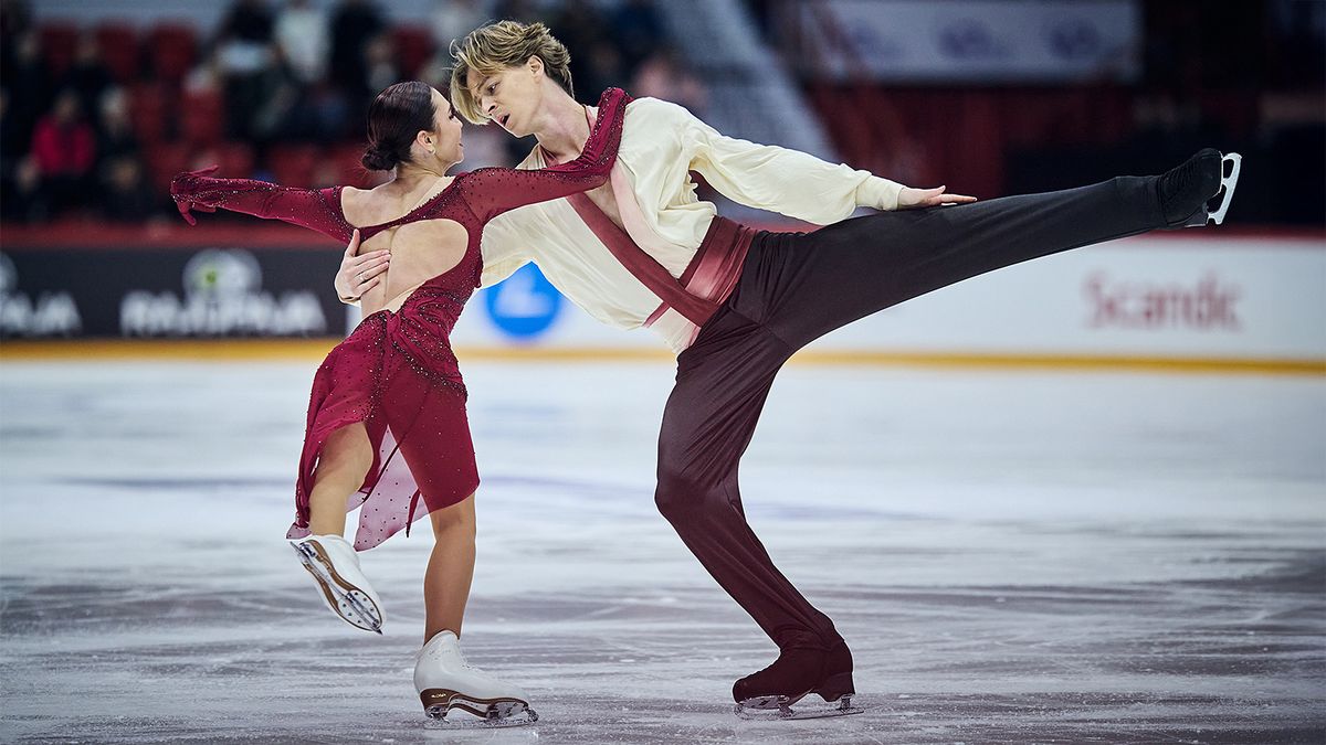 Русские фигуристы едут на чемпионат Европы за медалями. Диана Дэвис и Глеб Смолкин уже вклинились в очередь