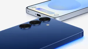 Компактный флагман Samsung Galaxy S25 резко подешевел — у него экран 6,2 дюйма и чип Snapdragon 8 Elite