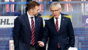 Он спасает великого Ларионова и попал в СКА по протекции Знарка. Как Бабенко заставил Професссора поставить автобус