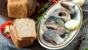 Как засолить скумбрию дома: получается невероятно вкусная закуска за несколько минут