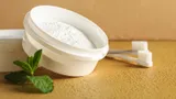 Самый дешевый (100-300 рублей) и простой способ отбелить зубы в домашних условиях: вот что нужно