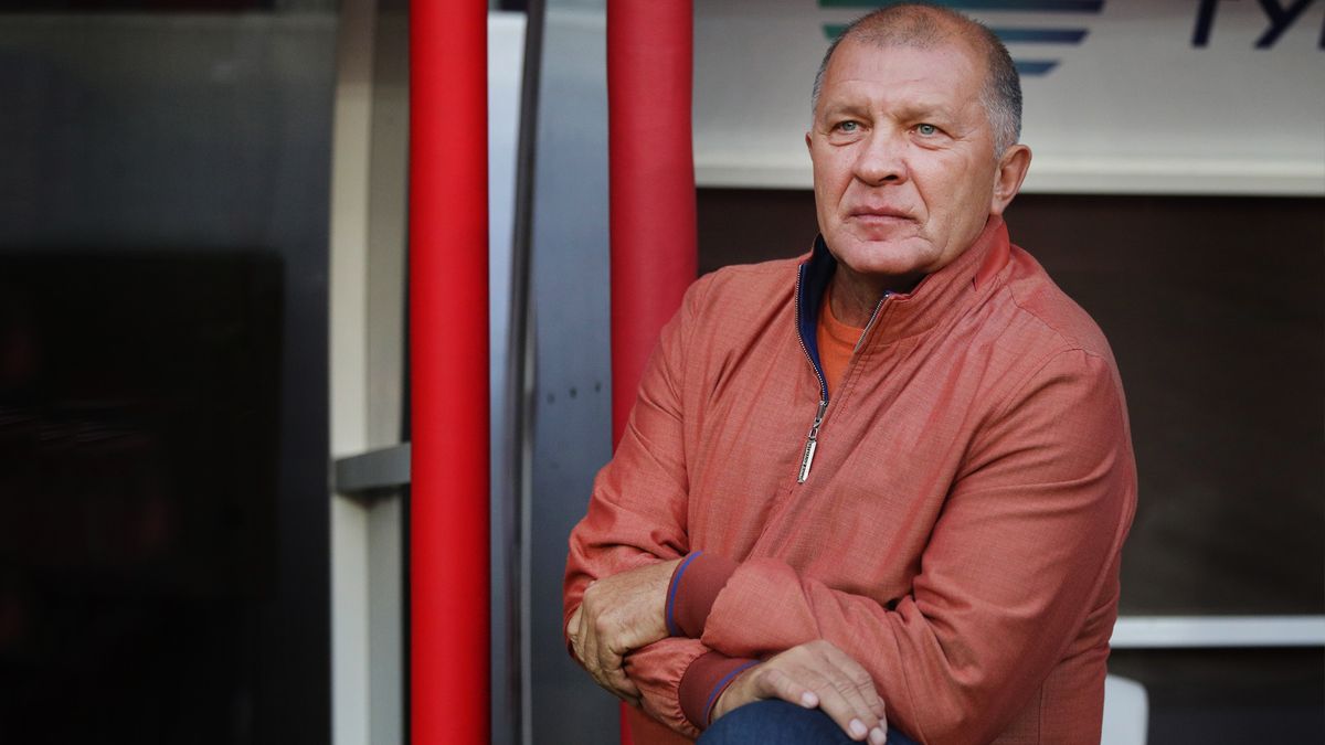 Президент «Урала», сидящий на тренерской скамейке: «Лезть в тренерские дела для меня — табу»