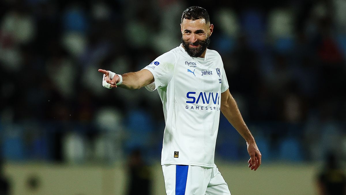 Дубль Бензема и гол Малкома принесли «Аль-Хилялю» победу над «Аль-Наджмой» в матче Про-лиги