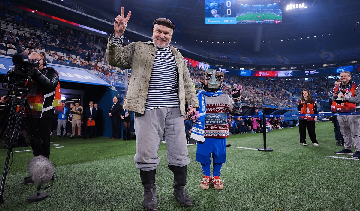 Первый межгалактический удар по мячу нанесли перед матчем «Зенита» и «Оренбурга»