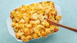 Вчерашние макароны вкуснее свежих, если знать, как готовить: закидываю ингредиенты в духовку и жду 5 минут