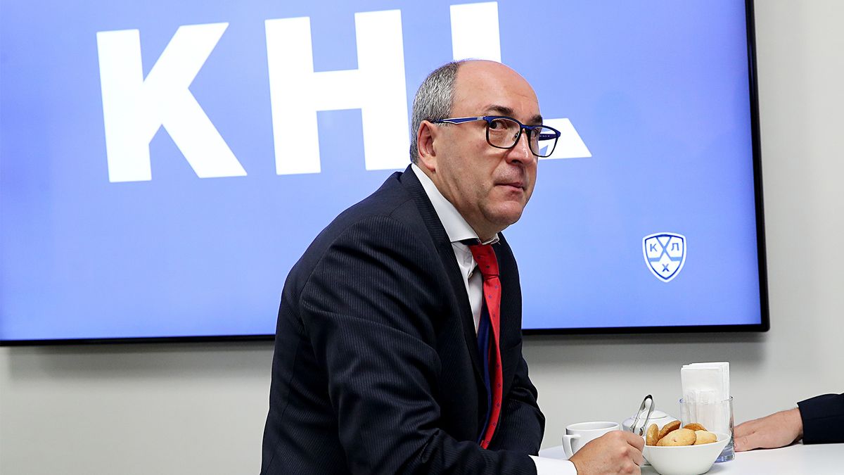 Есмантович: «Проблема отъезда за границу была и будет. Убеждаем ребят, что развиваться надо в нашей стране»