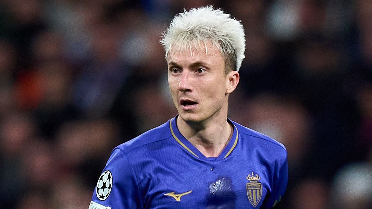 Головин получил красную карточку в матче с «ПСЖ» в Лиге чемпионов, удалившись во второй игре подряд