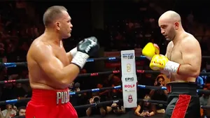 Пропустил кучу ударов, но собрался и вырубил чемпиона из Болгарии! Лучший тяж России принес стране новый пояс