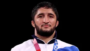 Величайший борец современности снова в деле! Садулаев — на чемпионате Европы вместе со сборной России