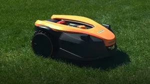 Нашли робота-газонокосилку Villartec MI 602: тихо косит траву, пока вы отдыхаете, — отличный вариант для дачи