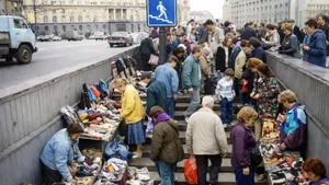 Эхо 90-х: почему москвичи вспоминают рынок в одном из первых подземных переходов города
