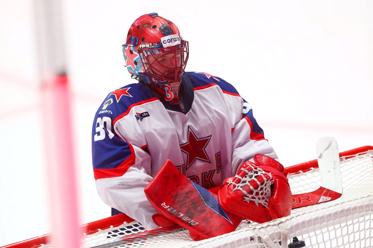 Жесткая бойня на льду, «Деревня дураков» и звезды футбола на трибунах. Фотогалерея матча «Спартак» — ЦСКА