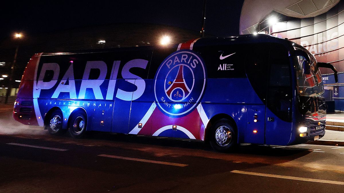 Автобус «ПСЖ» забросали камнями после матча Лиги чемпионов с «Атлетиком»