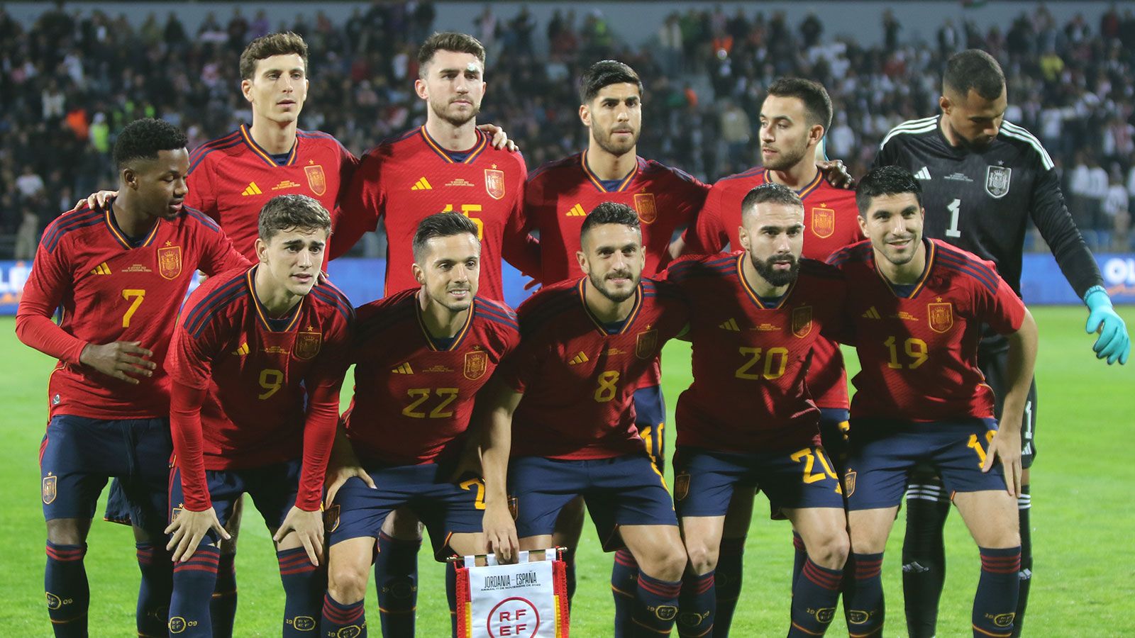 Мини футбольный клуб олимп. Сборная испании по футболу 2022. Швеция на испанском. Сборная испании 2004. Фермин лопес барселона.