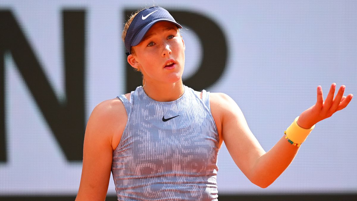 Андреева и Шнайдер стартовали с поражения на Итоговом турнире WTA