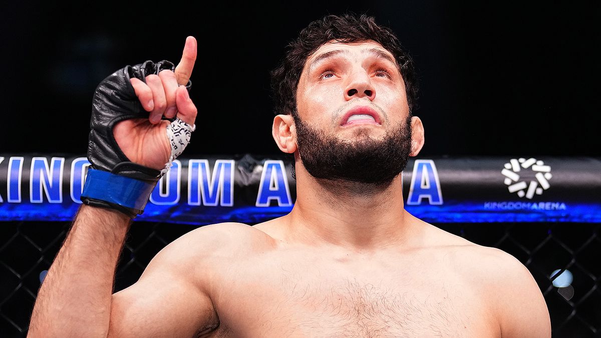 Алискеров осторожно прошел Феррейру на турнире UFC в Баку и попросил бой с топом: LIVE!