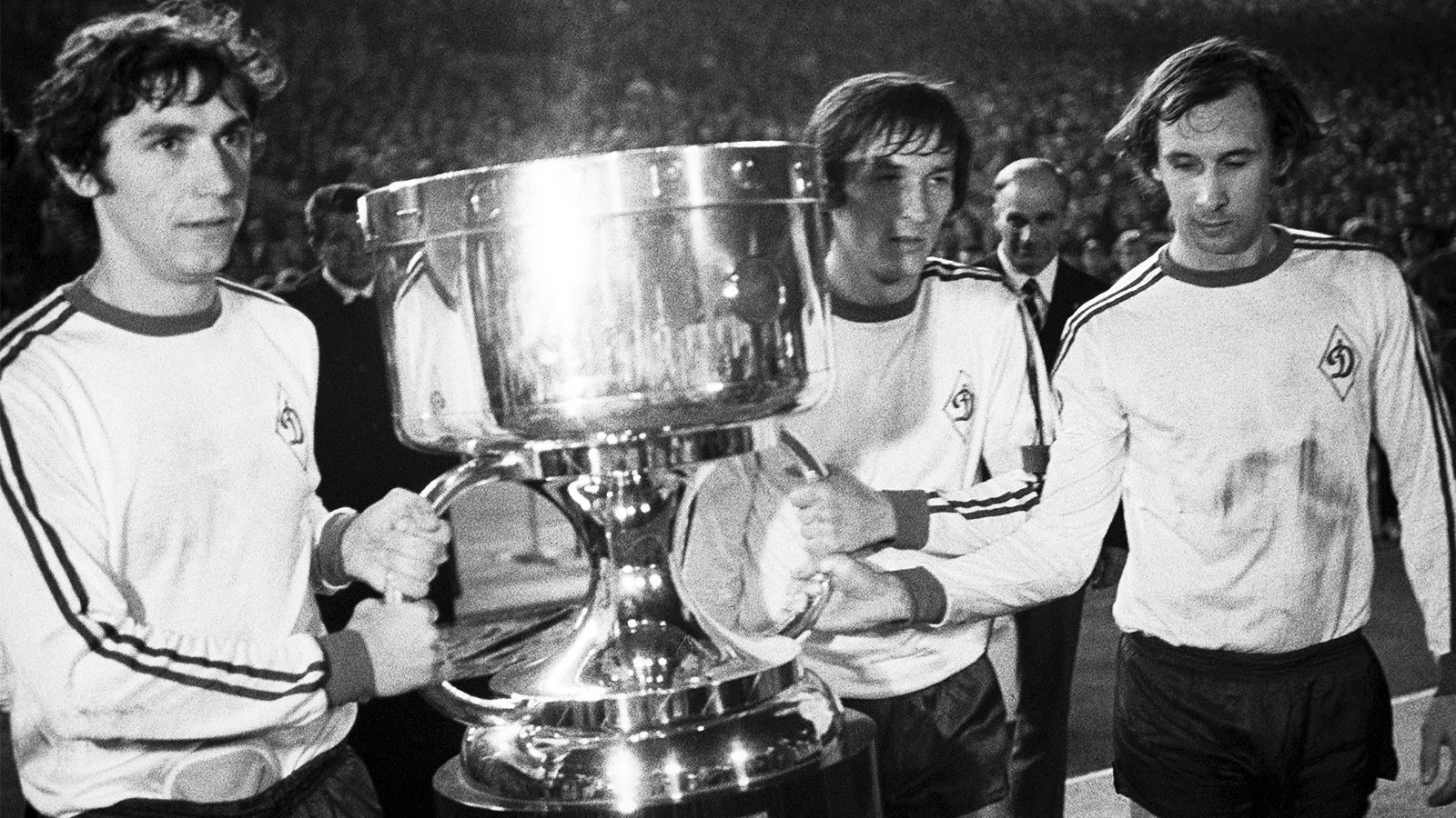 Суперкубок уефа бавария динамо киев. Динамо киев кубок кубков 1975. Финал кубка обладателей кубков уефа 1986. Динамо киев кубок кубков 1975. Бавария 1976.