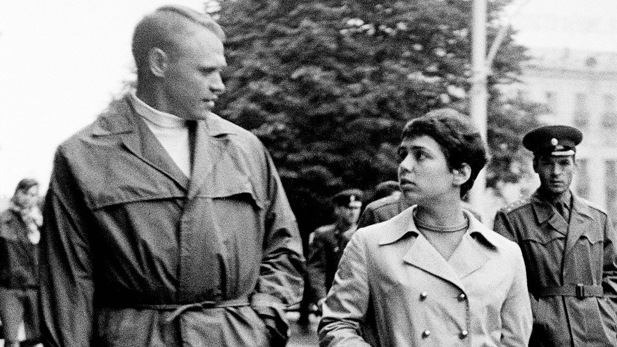 Женатый тренер Жук влюбился в Роднину, которая была на 14 лет моложе. Ирина рассказала о признании в своей книге