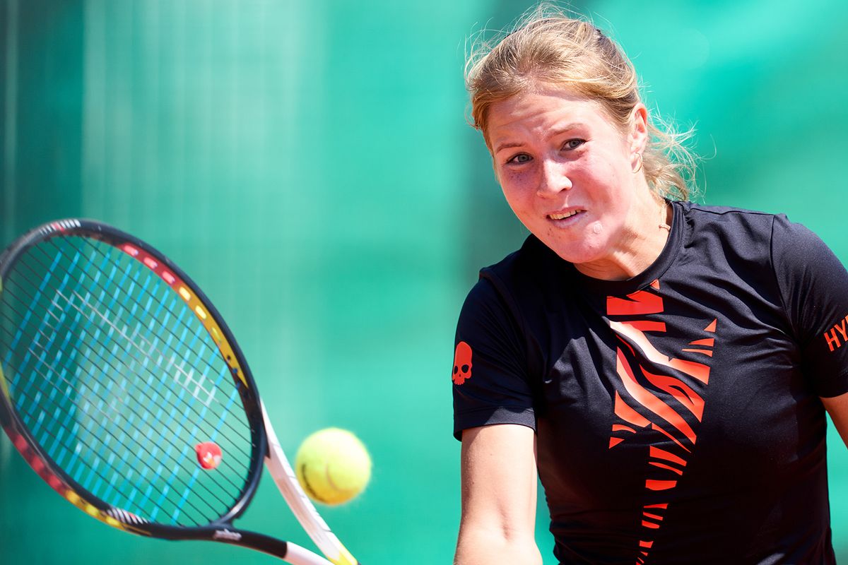 Захарова проиграла 36-летней Чжан Шуай в первом круге турнира в Гуанчжоу