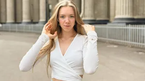 «В психдиспансере встретили бы с распростертыми объятиями!» Лыжница-чемпионка: баннер в ее честь, золотой марафон