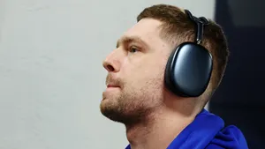 Он мог творить историю рядом с Овечкиным, а оказался в пивной лиге! Кузнецов не нужен никому в НХЛ?