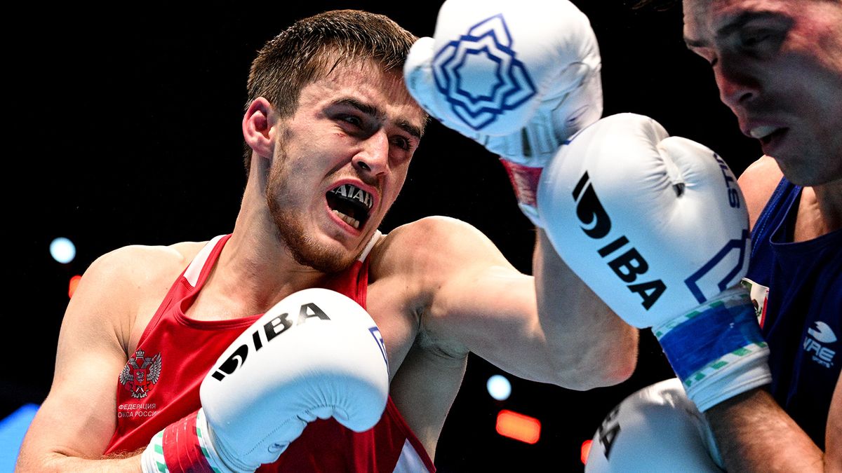 Россиянин Атаев стал двукратным чемпионом мира по боксу