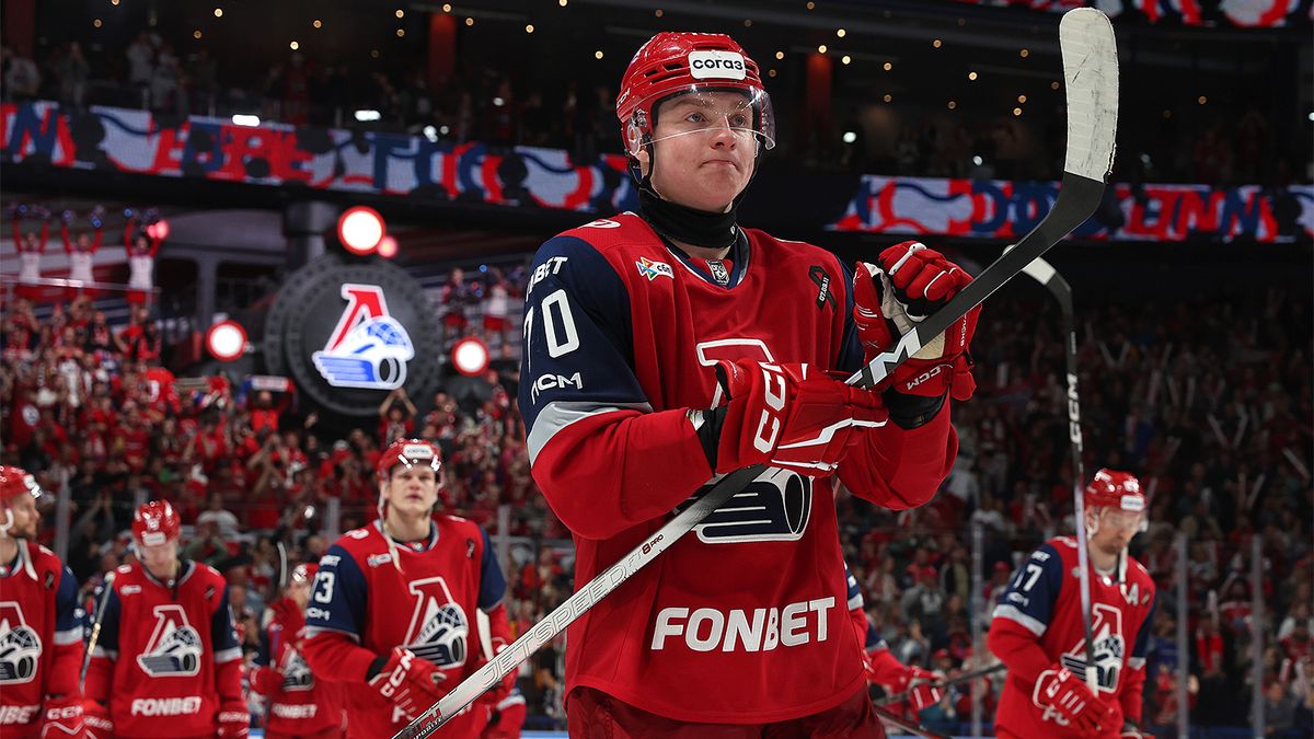 «Локомотив» выиграл седьмой матч подряд, Сурин оформил дубль из передач