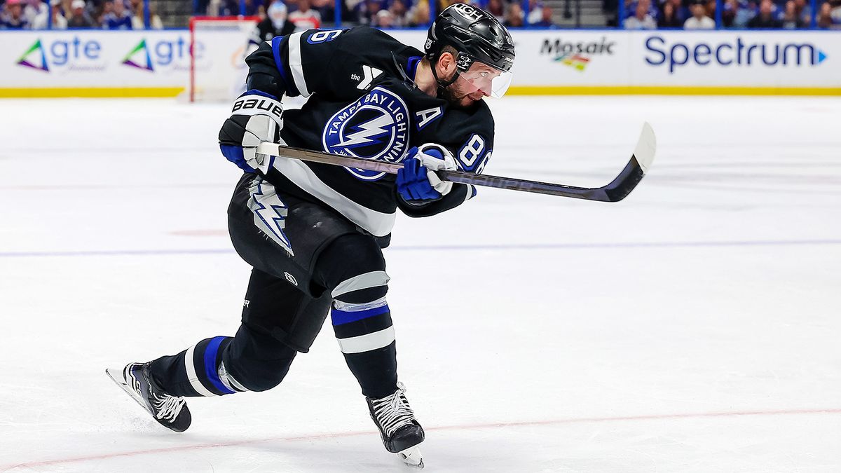 Кучеров врезался в борт после неудачного силового приема в матче с «Монреалем»