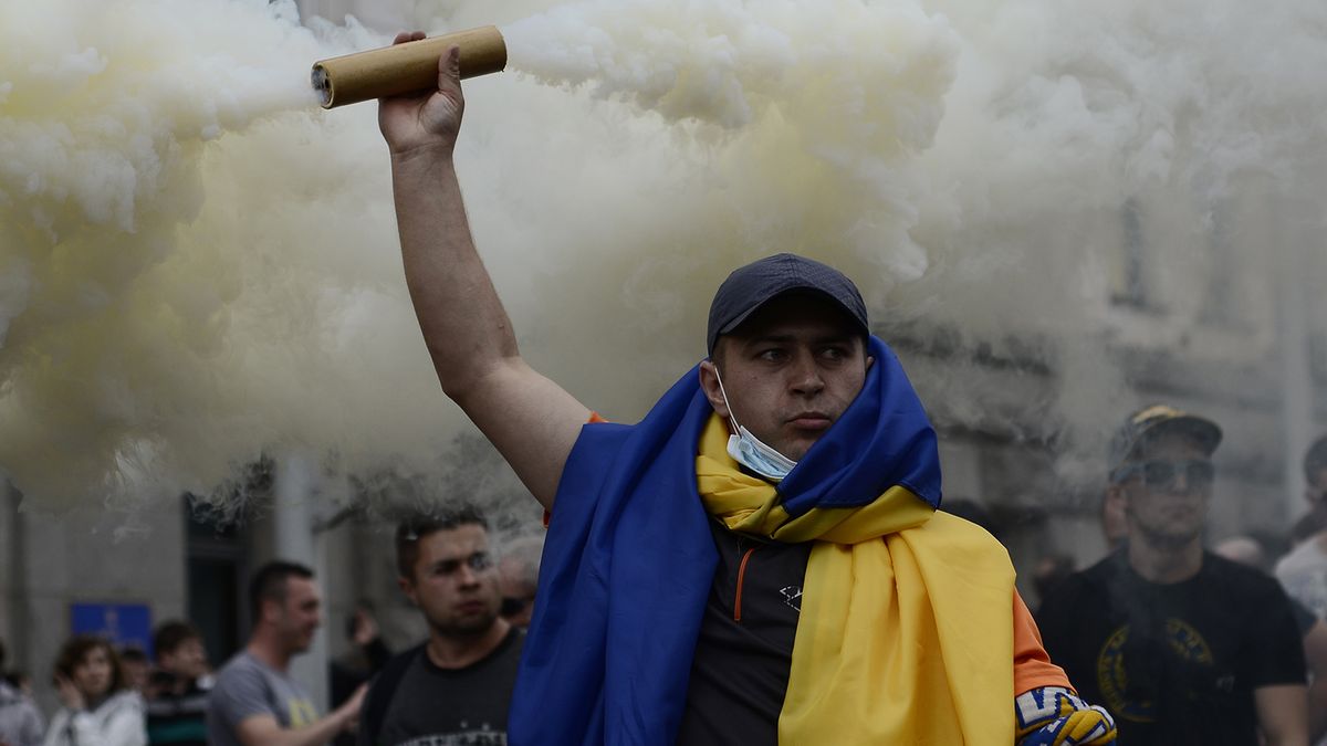 Фанаты сборной Украины вывесили баннер с горящим Кремлем на матче квалификации ЧМ