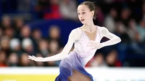 Новая ученица Тутберидзе удивила на первом взрослом Гран-при. Делает то, что пока не может даже Петросян