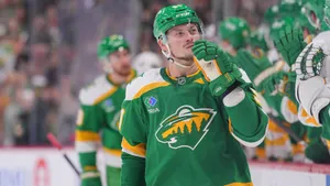 В Америке сенсационно зажигает Русский Танк! Тарасенко забивает без остановки — он затмил даже гения Капризова