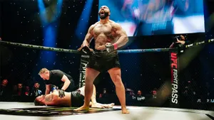 125-килограммовый феномен из США идет покорять UFC. Стивсон — чемпион Олимпиады, которого двигает легендарный Джонс