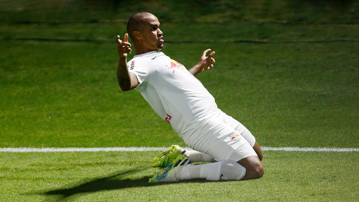 Нападающий ЦСКА номинирован на премию ФИФА за самый красивый гол