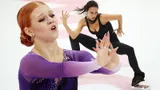 Трусова оставила любовное послание жениху, Загитова рвала в прямом смысле. Звезды фигурки в «Лужниках»