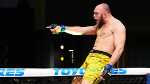 Бразилец, который выходит на бои в UFC под «Матушку землю»: любит Россию и скручивать пятки соперникам