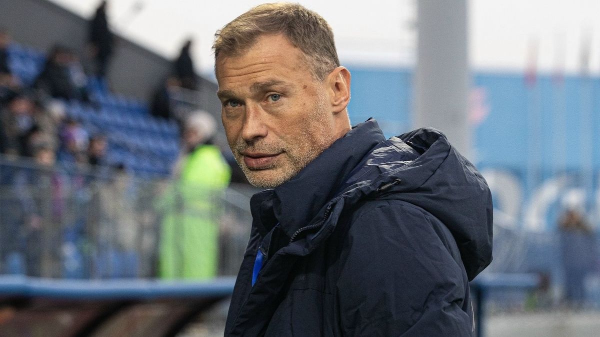 Болельщики Урала призвали Березуцкого уйти в отставку: Позорище. Пора на выход. Уходи!