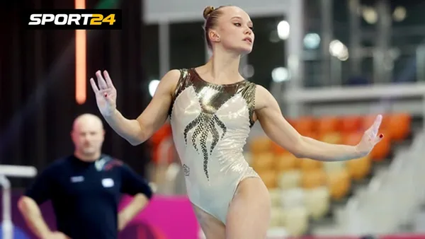 Tomb Raider порно фотосуреттері Жалаңаш өгей шешесін көрген ұлдың видеосы.