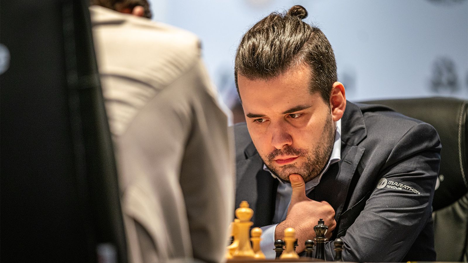 Магнус непомнящий партия. Магнус карлсен шахматист. Крамник непомнящий. Карлсен шахматист с женой. Непомнящий магнус карлсен 2024.