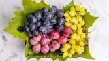 Красный или белый? Какой виноград полезнее, и сколько его можно съесть