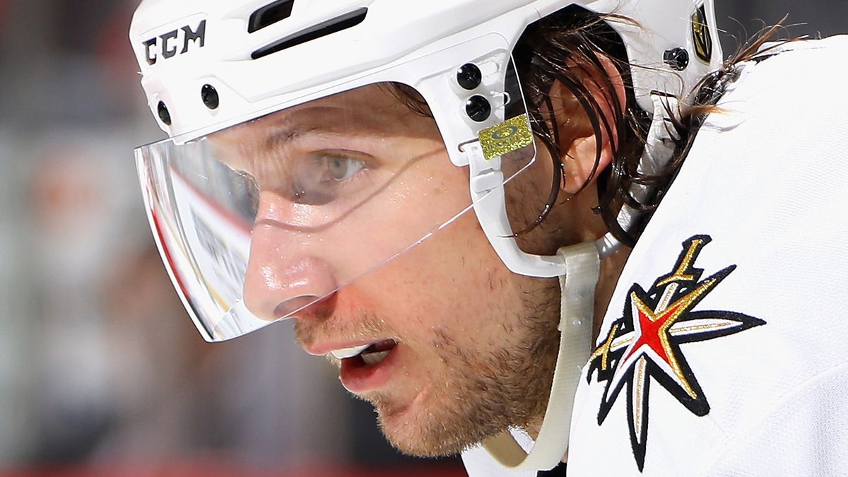 Гол и ассист Дорофеева помог «Вегасу» обыграть «Бостон»