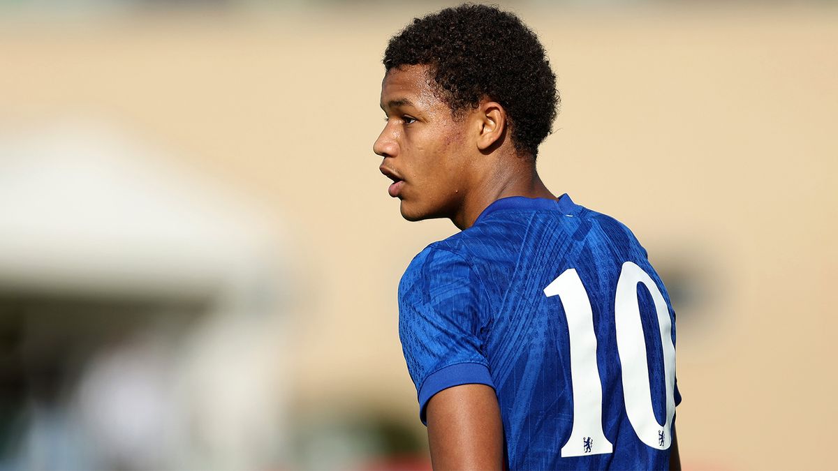 15-летний хавбек может дебютировать за «Челси» в ближайшее время. Его называют «новым Беллингемом»