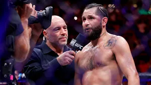 Ярчайшую звезду UFC разбили на глазах у Трампа. Масвидаль завершил карьеру и послал президента США