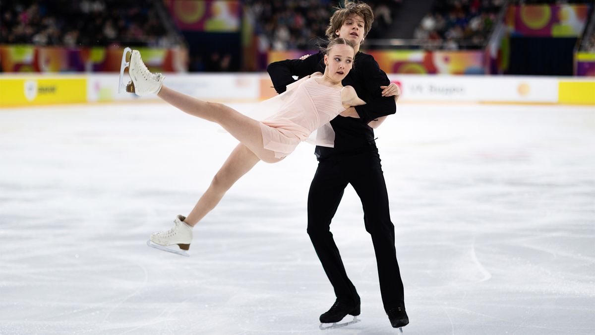 В русских танцах на льду доминируют 14-летняя Мария Фефелова и 17-летний Артем Валов. Болейте за них уже сейчас