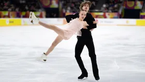 В русских танцах на льду доминируют 14-летняя Мария Фефелова и 17-летний Артем Валов. Болейте за них уже сейчас