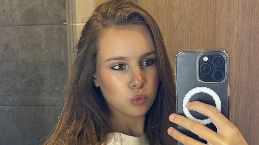 18-летняя модель показала интимные переписки с футболистом Зенита. Она утверждает, что у них была встреча в отеле