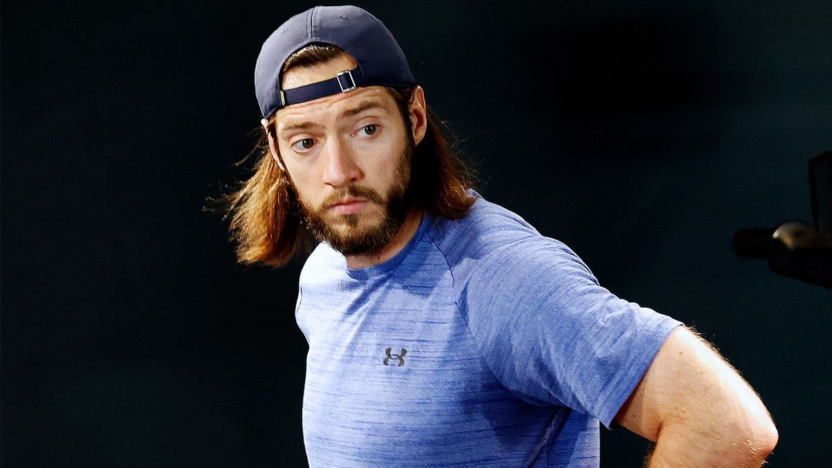 Гончаров: «В перерывах на Евротур нас насиловали жестко. Длительные паузы в КХЛ не нужны»