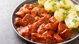 Готовлю тот самый гуляш с подливой, как в советской столовой — рецепт, проверенный временем