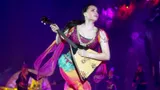 Загитова сыграла на баяне в гостях у бабушки и дедушки