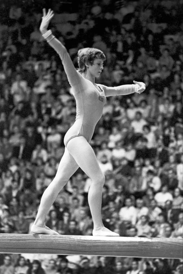 жайылған аяқтар, жалаңаш терілер