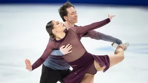 Катастрофа одаренных русских танцоров — падают раз за разом. Они заочно уже проиграли медаль чемпионата России